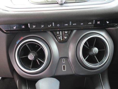 Used 2025 Chevrolet Blazer LT FWD image 31