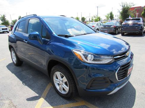Used 2020 Chevrolet Trax LT w/ LT Convenience Package AWD/4WD image 8