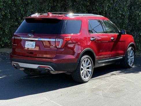 Used 2017 Ford Explorer Limited w/ Equipment Group 301A AWD/4WD image 7
