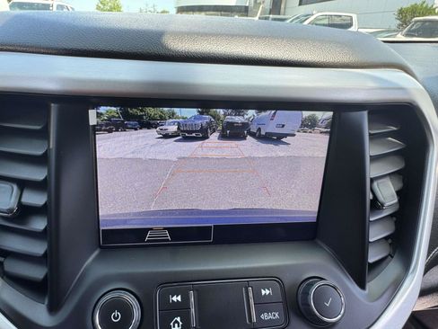 Used 2023 GMC Acadia SLE w/ Driver Convenience Package FWD image 29