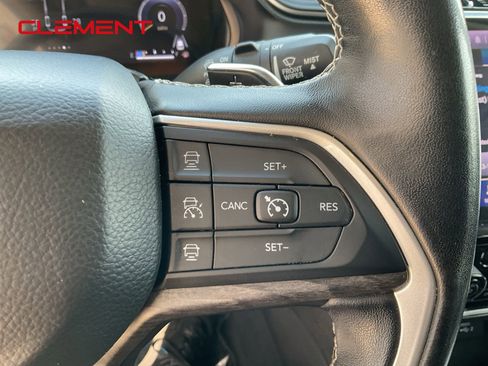 Used 2022 Jeep Grand Cherokee L Limited AWD/4WD image 9