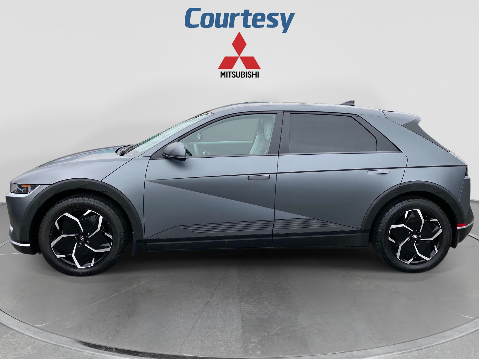 Used 2023 Hyundai Ioniq 5 SEL AWD/4WD image 2