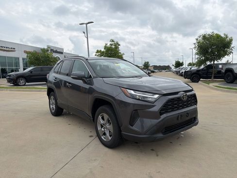 Used 2024 Toyota RAV4 XLE FWD image 7