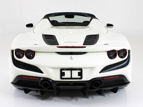 Used 2022 Ferrari F8 Tributo RWD image 37