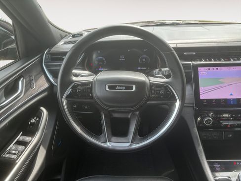 Used 2022 Jeep Grand Cherokee Overland image 12