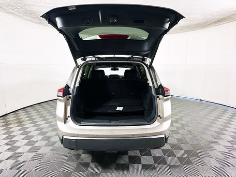 Used 2024 Nissan Rogue SL AWD/4WD image 31