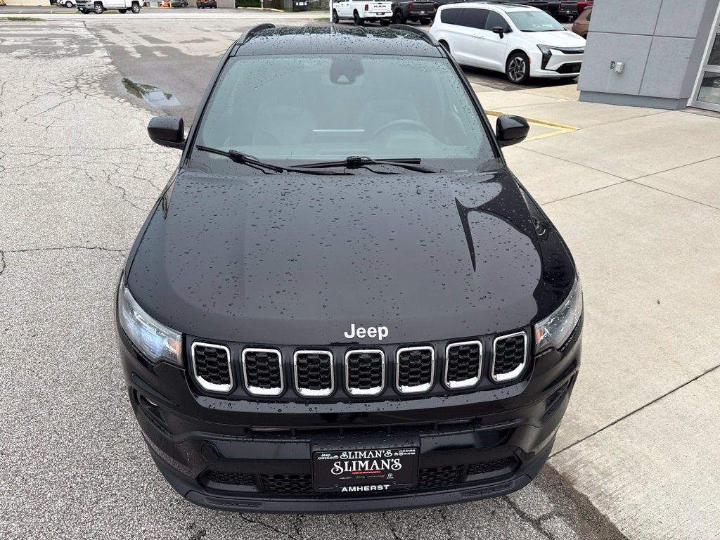 Used 2024 Jeep Compass Latitude AWD/4WD image 11