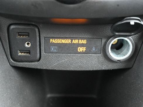 Used 2022 Chevrolet Trax LT w/ LT Convenience Package image 16