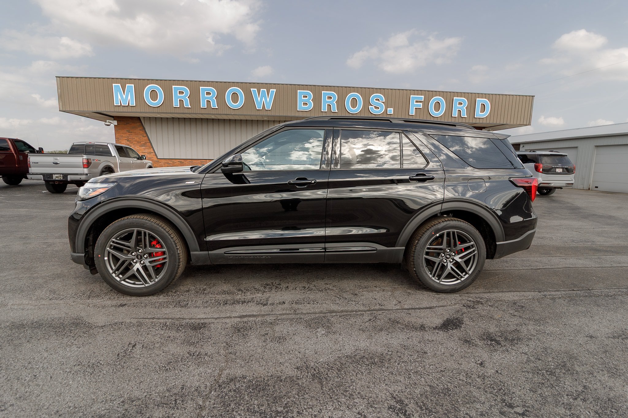 Used 2026 Ford Explorer ST-Line w/ ST-Line Street Pack AWD/4WD image 3