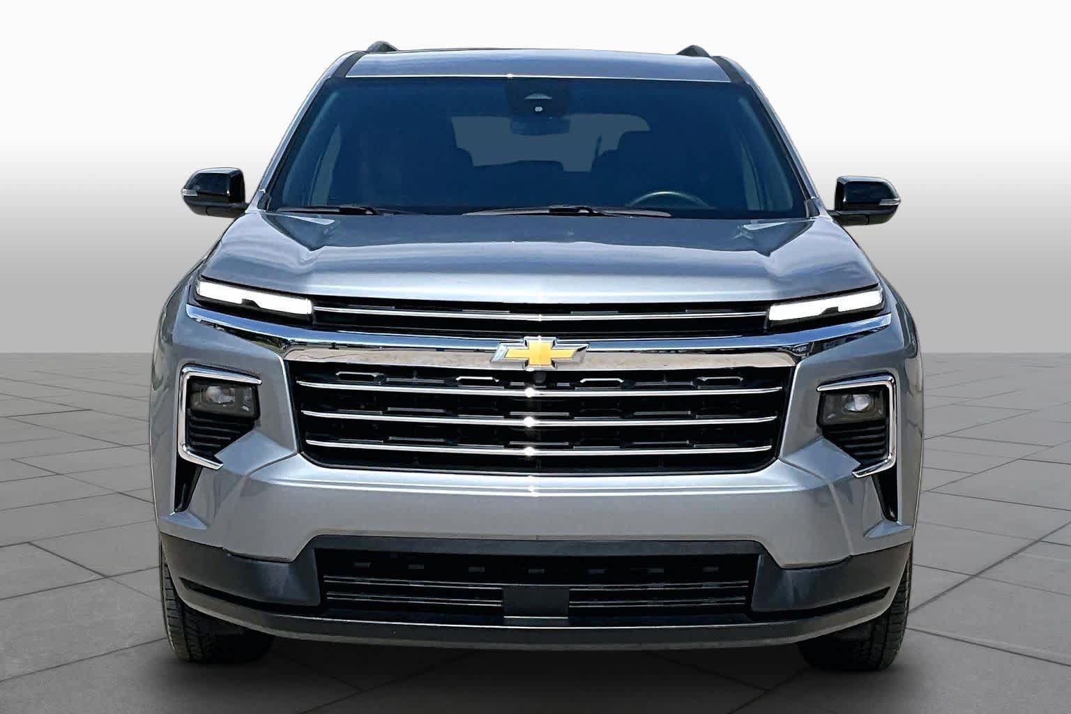 Used 2025 Chevrolet Traverse LT FWD image 4
