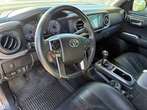 Used 2021 Toyota Tacoma TRD Sport w/ Technology Package RWD image 8