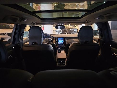 Certified 2025 Volvo V90 B6 Cross Country Plus image 8
