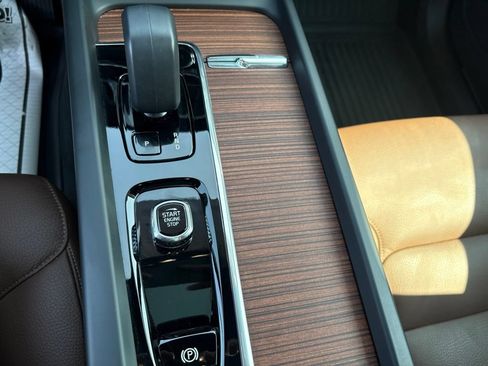 Certified 2025 Volvo XC60 T8 Plus w/ Protection Package Premier AWD/4WD image 25