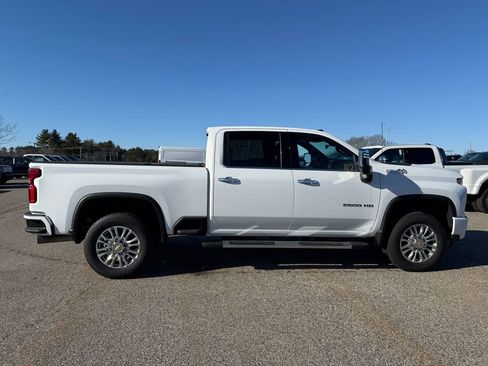 Used 2023 Chevrolet Silverado 2500 High Country w/ Z71 Off-Road Package image 5