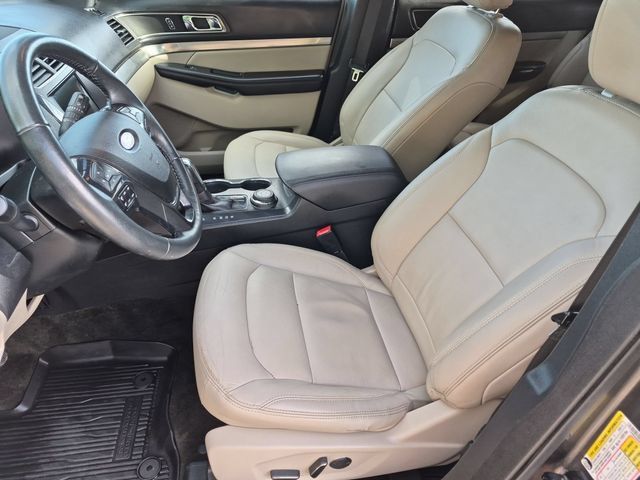 Used 2018 Ford Explorer XLT w/ Equipment Group 202A AWD/4WD image 15
