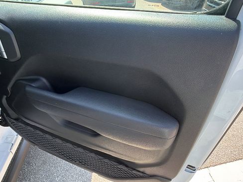 Used 2025 Jeep Wrangler Unlimited Rubicon 4xe AWD/4WD image 18