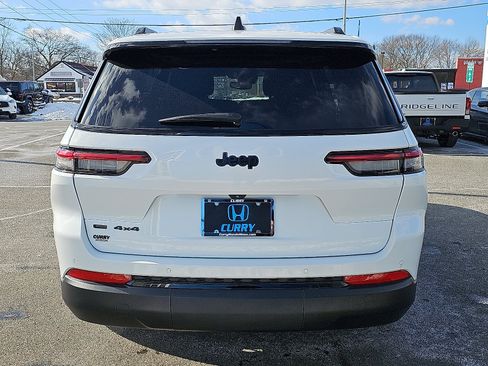 Used 2022 Jeep Grand Cherokee L Laredo image 5