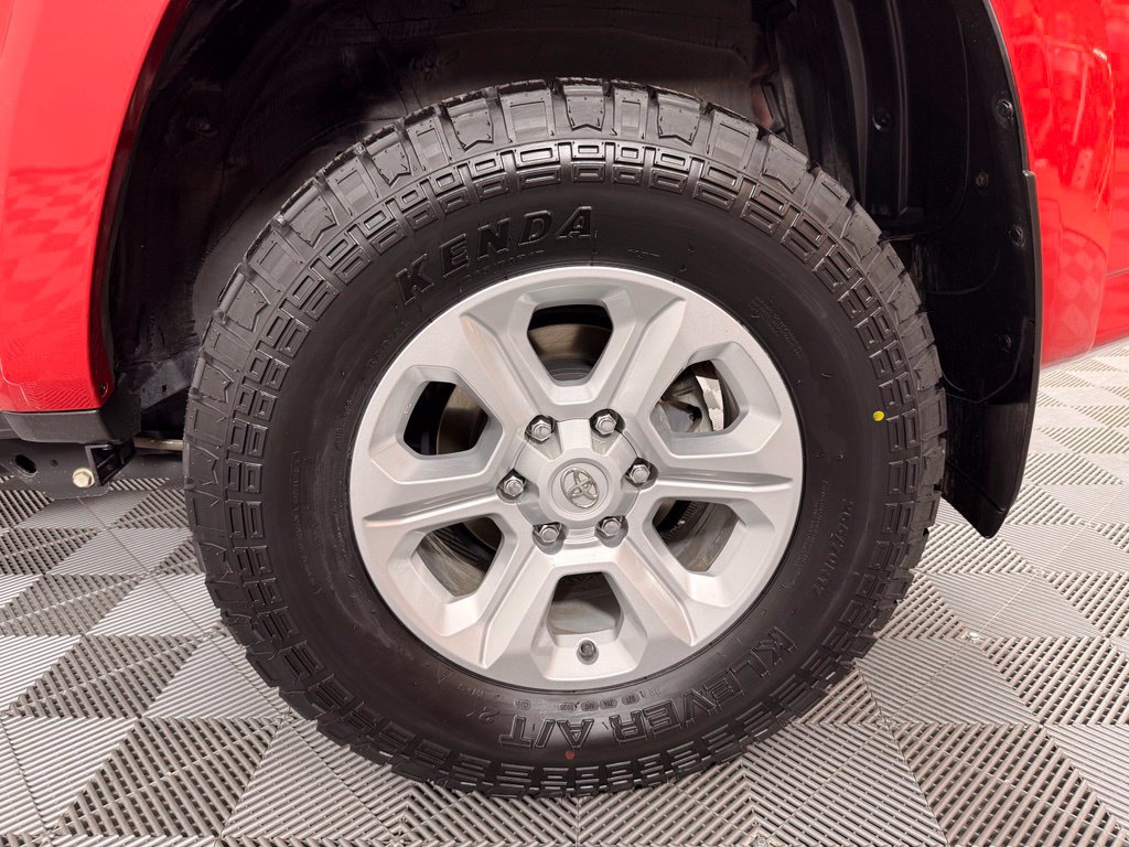 Certified 2022 Toyota 4Runner SR5 AWD/4WD image 15
