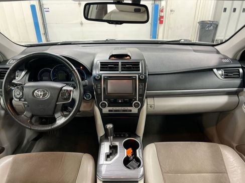 Used 2012 Toyota Camry XLE w/ Leather Pkg FWD image 10