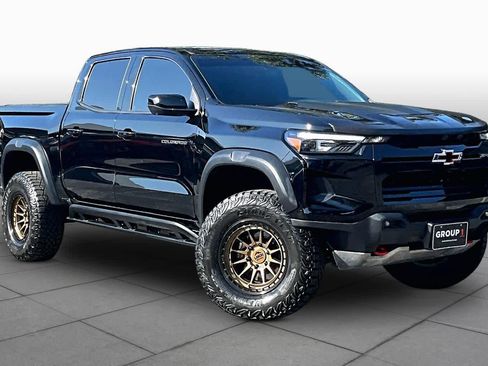 Used 2024 Chevrolet Colorado ZR2 w/ ZR2 Convenience Package III AWD/4WD image 3
