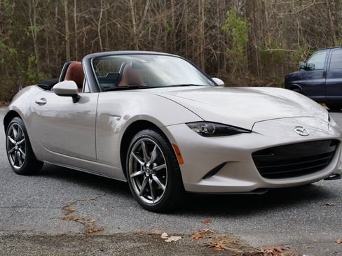 Used 2022 MAZDA MX-5 Miata Grand Touring image 4