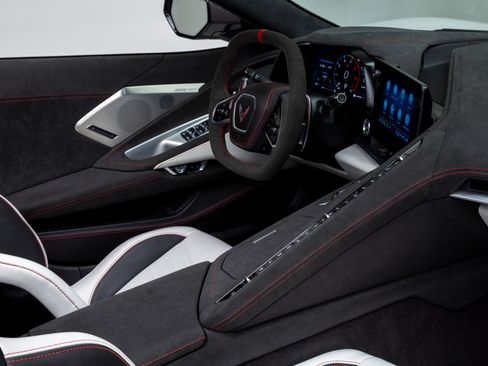 Used 2023 Chevrolet Corvette Stingray Premium Conv w/ Z51 Performance Package RWD image 27