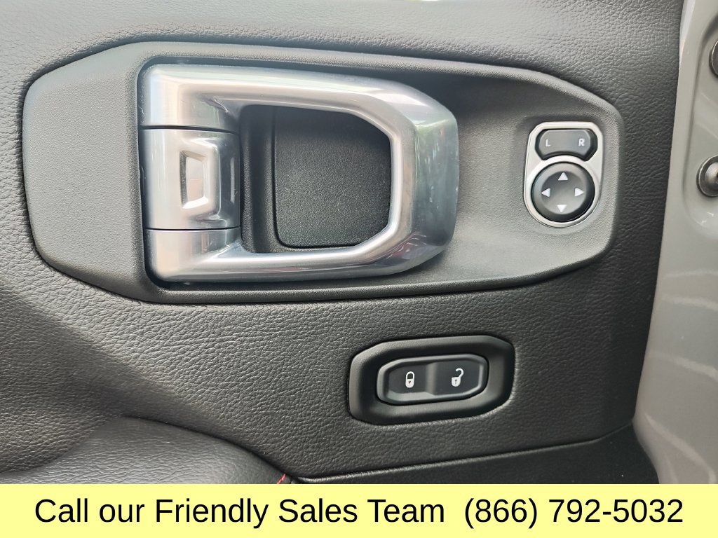 Used 2021 Jeep Wrangler Unlimited Rubicon w/ Dual Top Group AWD/4WD image 14