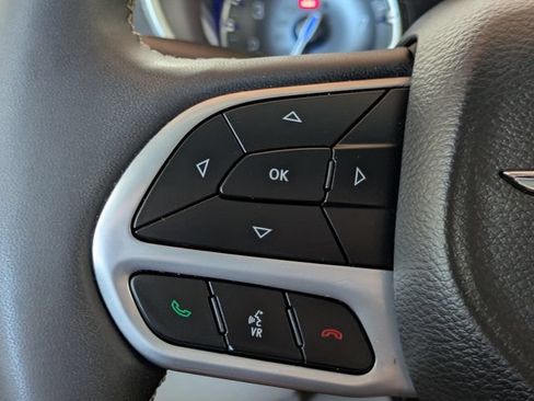 Used 2024 Chrysler Pacifica Touring-L FWD image 24