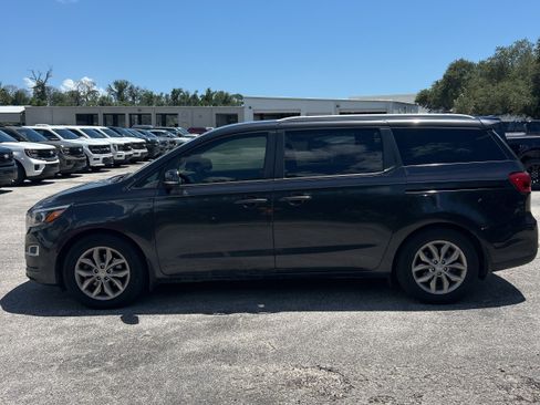 Used 2020 Kia Sedona EX FWD image 10