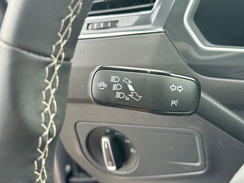 Used 2023 Volkswagen Tiguan SE R-Line FWD image 33