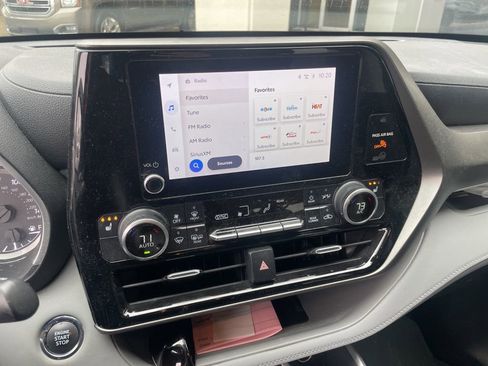 Certified 2023 Toyota Highlander XLE image 8