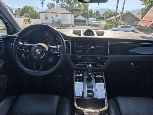 Used 2024 Porsche Macan AWD/4WD image 8