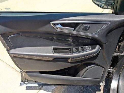 Used 2018 Ford Edge Titanium w/ Equipment Group 301A FWD image 28