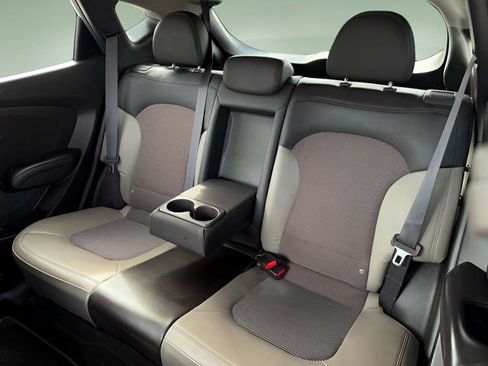 Used 2011 Hyundai Tucson GLS image 17