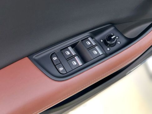 Used 2022 Audi Q8 Prestige w/ Prestige Package image 20