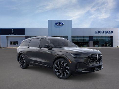 New 2026 Lincoln Nautilus Reserve w/ Jet Appearance Package AWD/4WD image 7