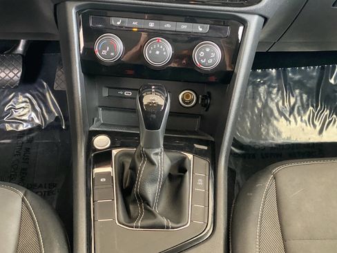 Certified 2023 Volkswagen Taos SE FWD image 8