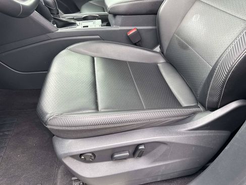 Certified 2022 Volkswagen Atlas Cross Sport SE FWD image 15