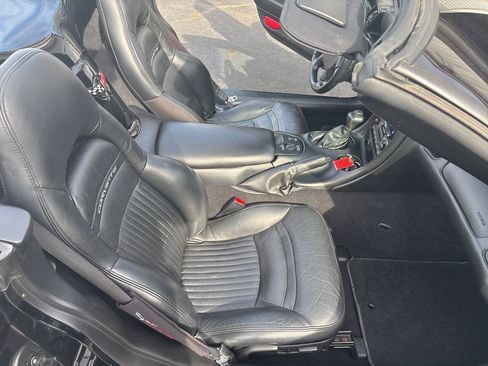 Used 2004 Chevrolet Corvette Convertible w/ Preferred Equipment Group RWD image 11