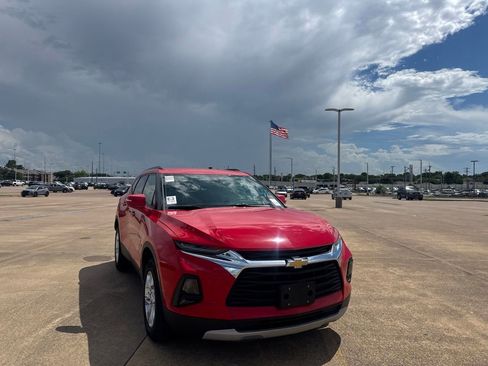 Used 2021 Chevrolet Blazer LT FWD image 2