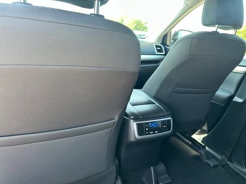 Used 2019 Toyota Highlander LE AWD/4WD image 26