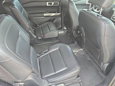Used 2022 Ford Explorer XLT w/ Equipment Group 202A RWD image 33