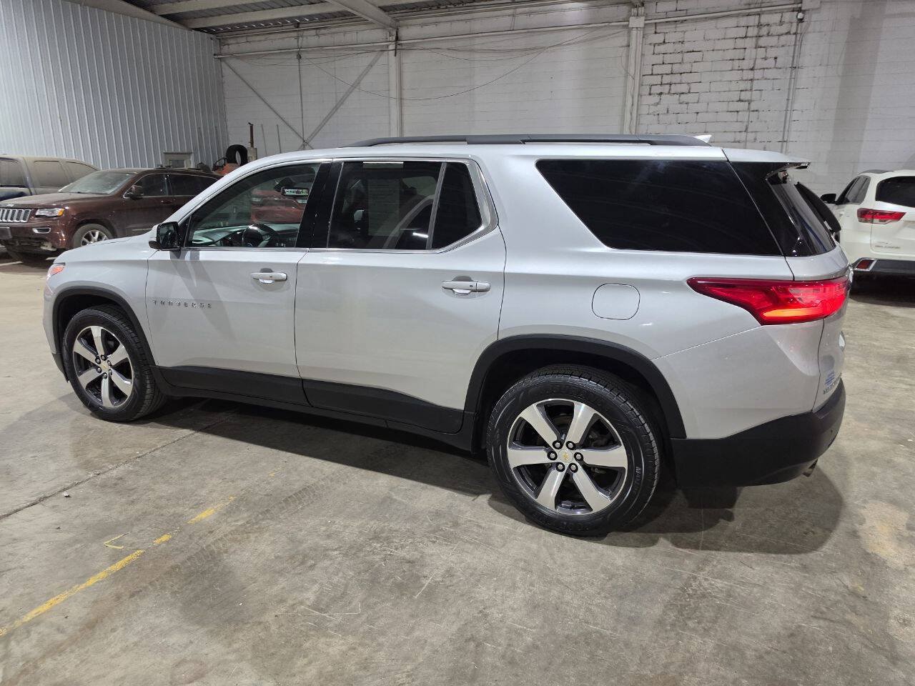 Used 2019 Chevrolet Traverse LT w/ LT Premium Package AWD/4WD image 7