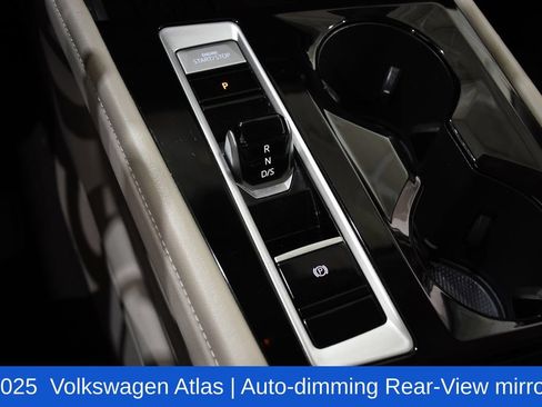 Used 2025 Volkswagen Atlas SE FWD image 27