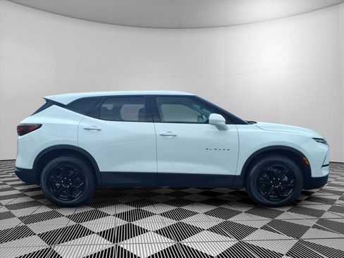 Used 2025 Chevrolet Blazer LT AWD/4WD image 30