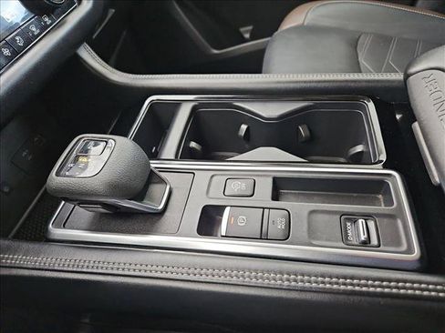 Used 2023 Nissan Pathfinder Platinum image 12