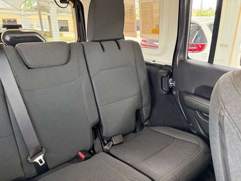 Used 2025 Jeep Wrangler Unlimited Sahara AWD/4WD image 37