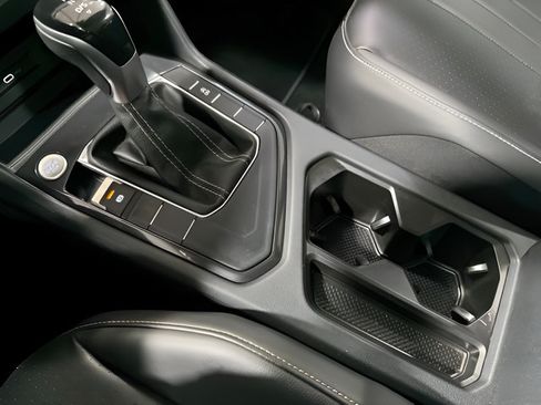 Used 2023 Volkswagen Tiguan SE w/ Panoramic Sunroof Package FWD image 23