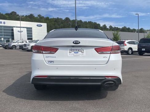 Used 2018 Kia Optima EX w/ Premium Package image 5