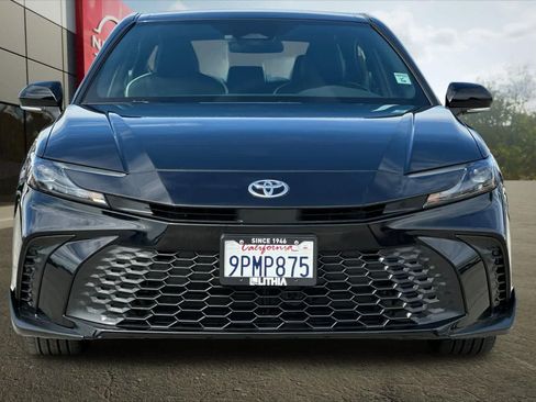 Used 2025 Toyota Camry SE FWD image 11
